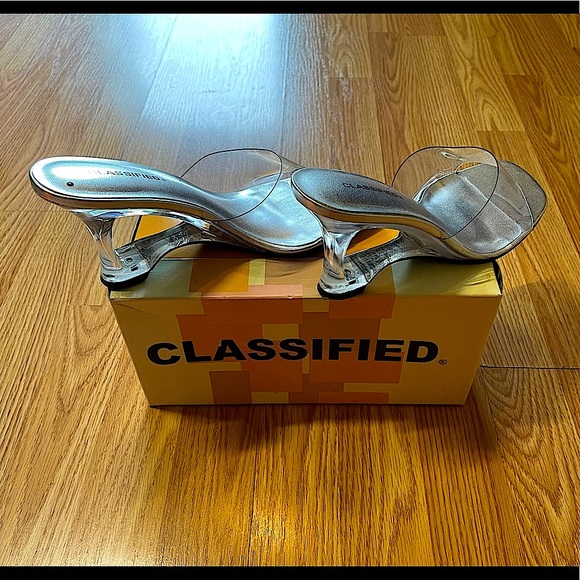 Classified see-thru lucite clear 7.5 M heels like new in box - Picture 2 of 8
